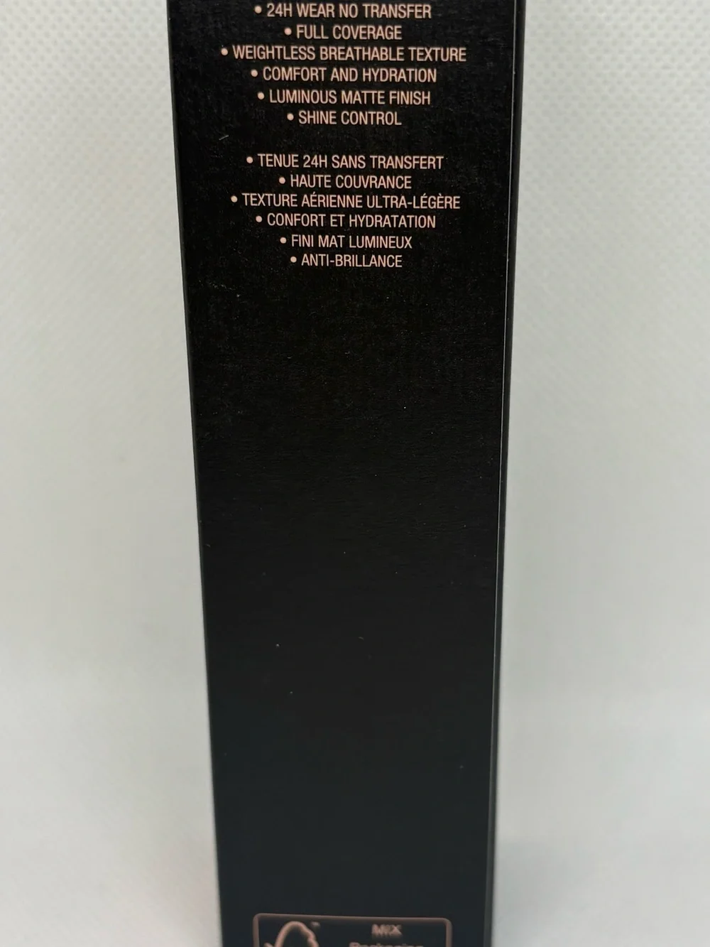 Gucci Éternité de Beauté 24 hour Luminous Matte Foundation — Beige Nude 230w